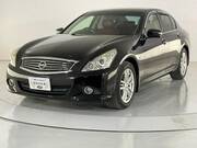 2013 NISSAN SKYLINE