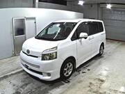 2010 TOYOTA VOXY