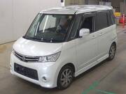 2011 NISSAN ROOX