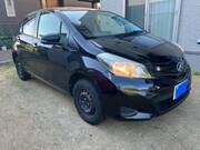 2011 TOYOTA VITZ F