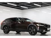 2017 VOLVO V90