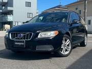 2010 VOLVO V70