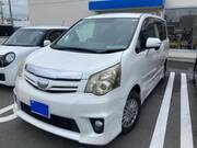 2010 TOYOTA NOAH