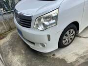 2010 TOYOTA NOAH