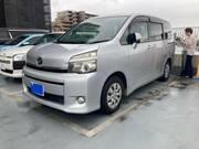 2010 TOYOTA VOXY