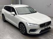 2023 VOLVO V60