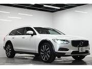 2022 VOLVO V90