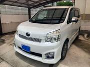 2012 TOYOTA VOXY