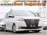 2017 TOYOTA NOAH