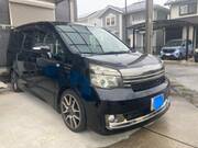 2013 TOYOTA VOXY