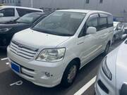 2004 TOYOTA NOAH