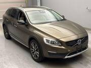 2017 VOLVO V60