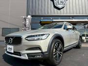 2017 VOLVO V90