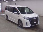 2017 TOYOTA NOAH