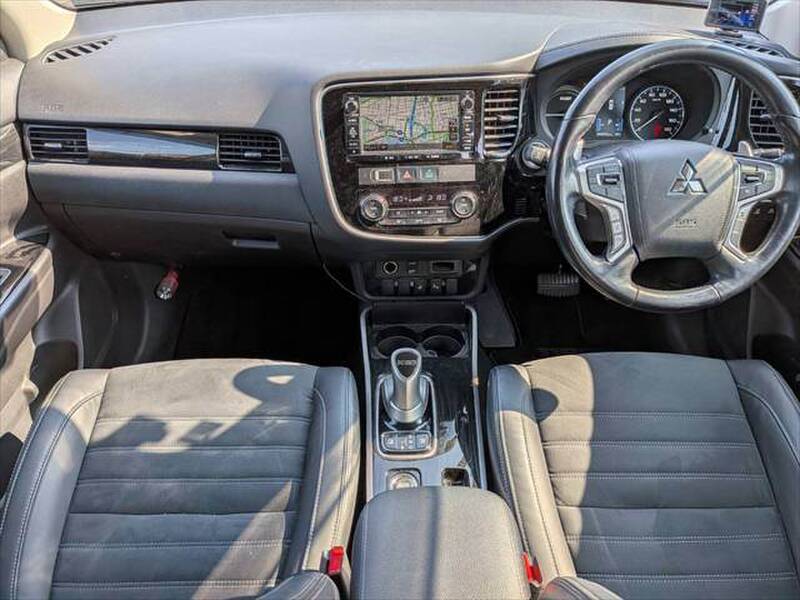 2017 MITSUBISHI OUTLANDER PHV for sale - photo 4