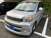 2002 TOYOTA VOXY