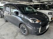 2024 TOYOTA SIENTA
