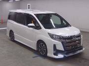 2017 TOYOTA NOAH