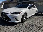 2019 LEXUS ES