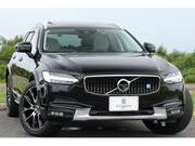 2017 VOLVO V90