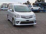 2011 TOYOTA NOAH SI