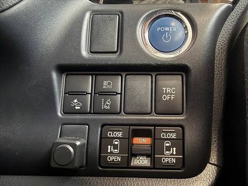 2020 TOYOTA VOXY for sale - photo 6