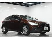 2017 VOLVO V40