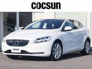 2019 VOLVO V40