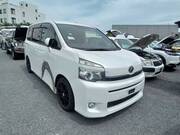 2011 TOYOTA VOXY