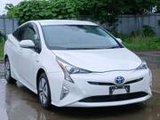 2017 TOYOTA PRIUS S SAFETY PLUS