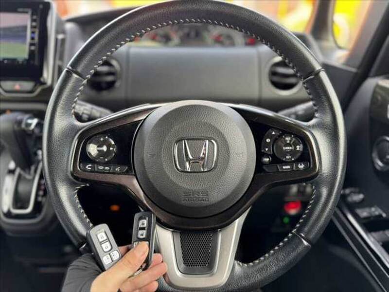 2017 HONDA N-BOX for sale - photo 7