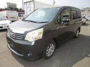 2011 TOYOTA NOAH