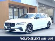 2021 VOLVO V90
