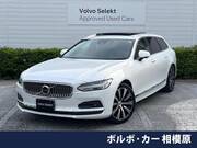 2022 VOLVO V90
