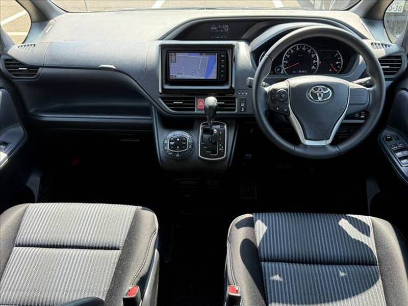 2015 TOYOTA VOXY for sale - photo 3