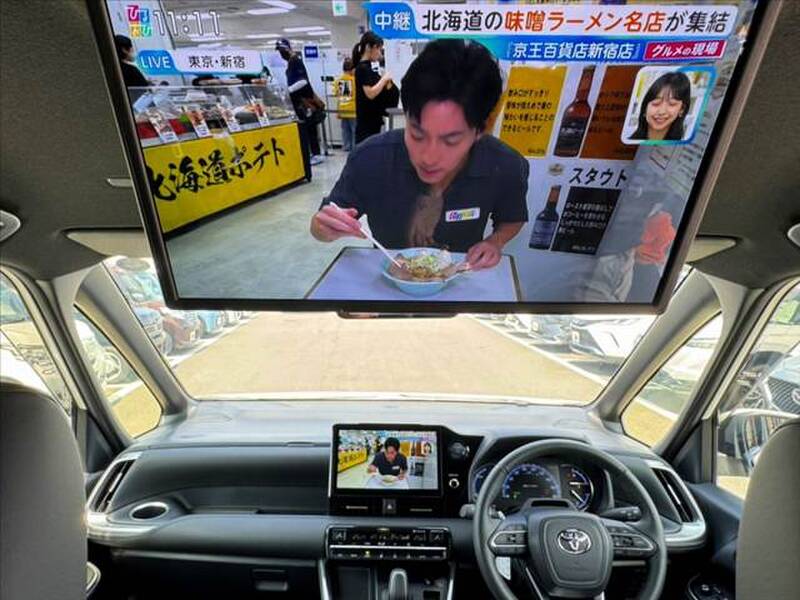 2025 TOYOTA VOXY for sale - photo 3
