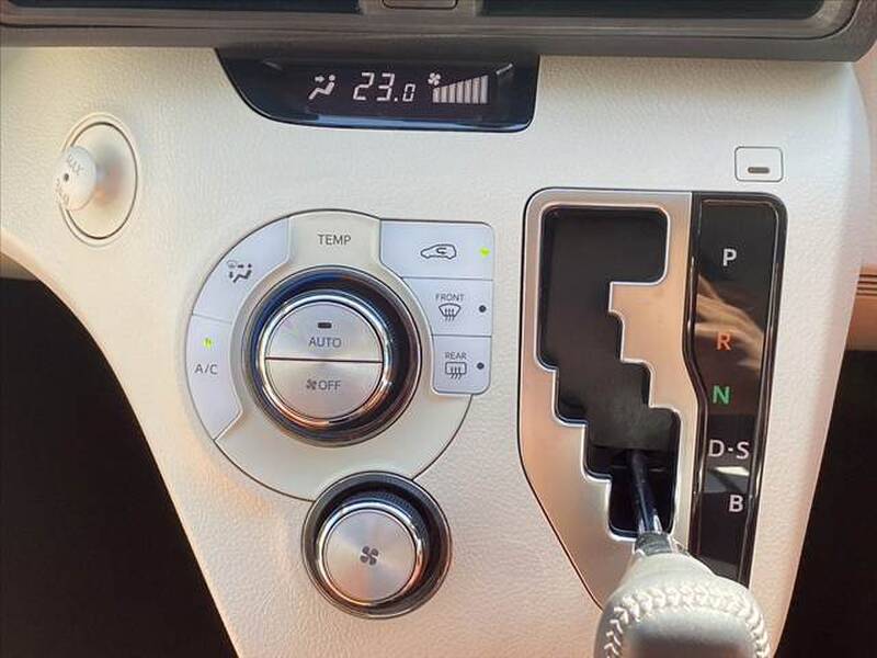 2015 TOYOTA SIENTA for sale - photo 6