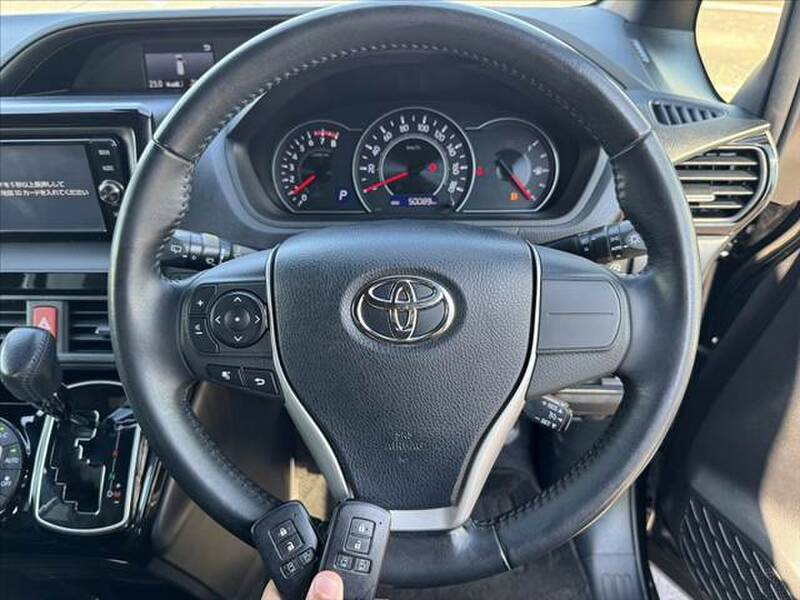2017 TOYOTA NOAH for sale - photo 5