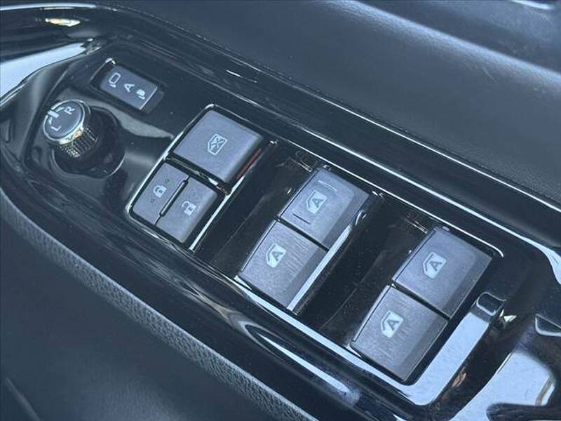 2017 TOYOTA NOAH for sale - more photos