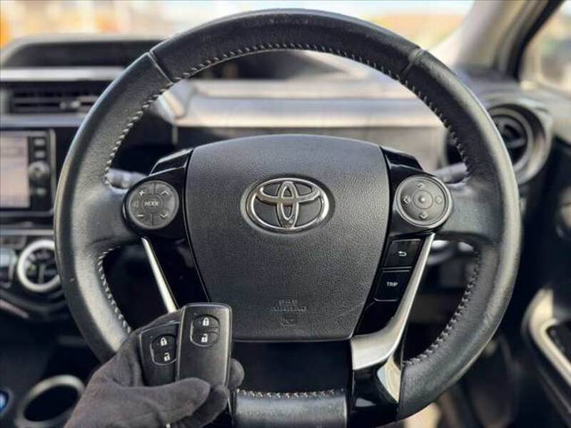 2017 TOYOTA AQUA for sale - more photos
