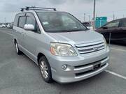 2005 TOYOTA NOAH X