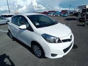 2011 TOYOTA VITZ F
