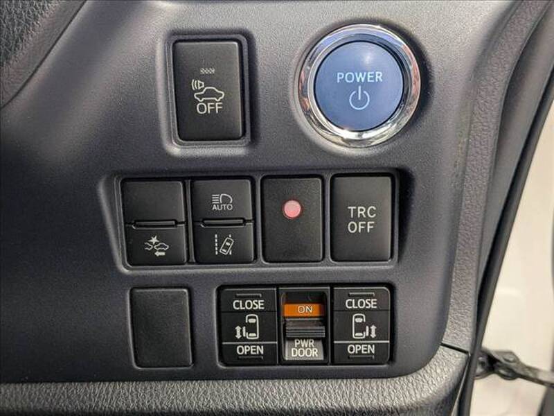 2016 TOYOTA NOAH for sale - more photos