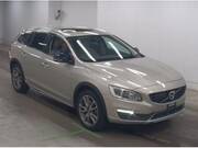 2017 VOLVO V60