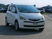 2010 TOYOTA RACTIS