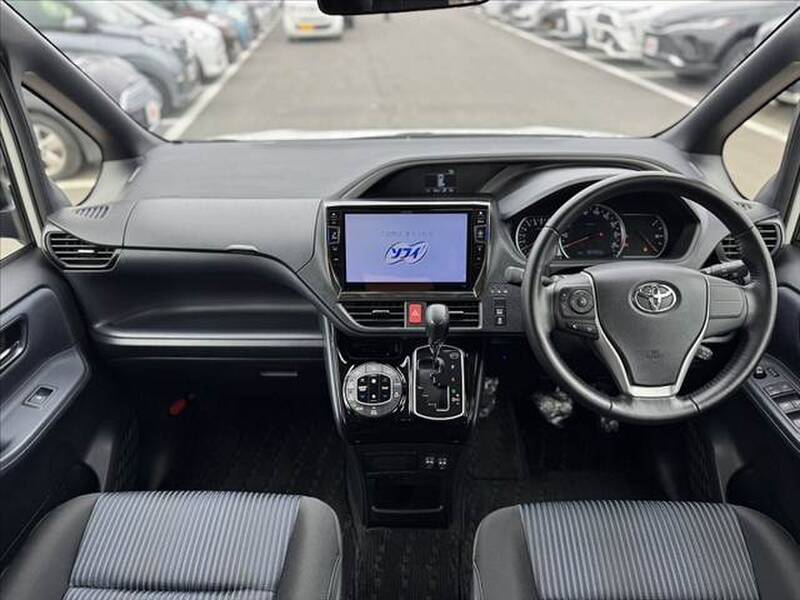 2016 TOYOTA VOXY for sale - photo 3