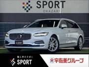 2017 VOLVO V90