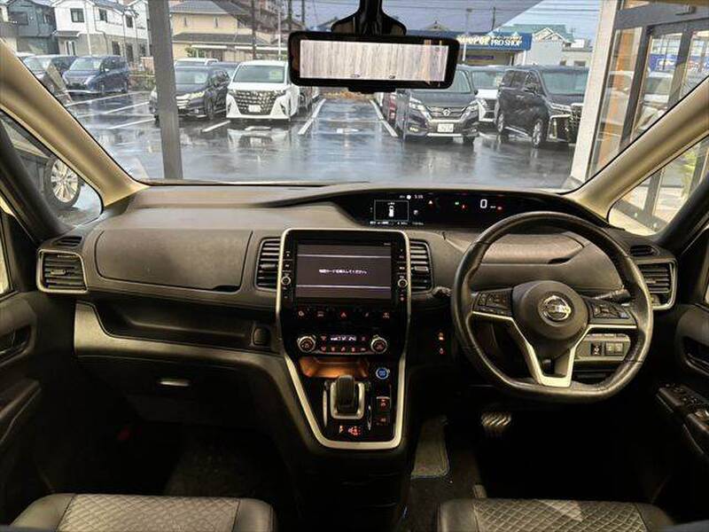 2019 NISSAN SERENA for sale - photo 4