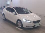 2019 VOLVO V40