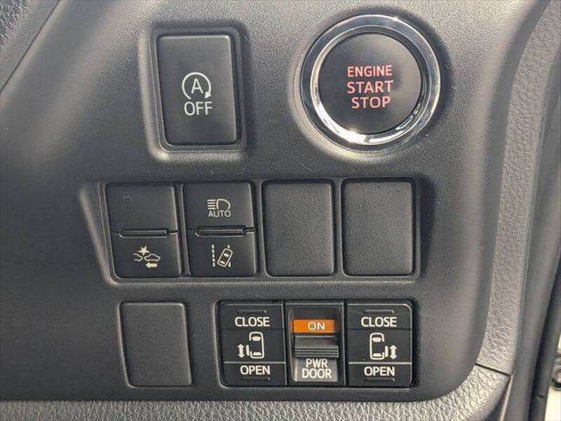 2018 TOYOTA VOXY for sale - more photos